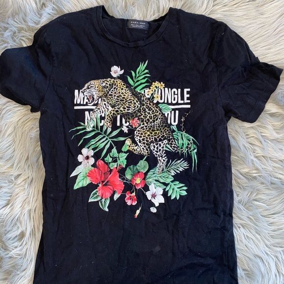 GRAPHIC T SHIRT - Picture 1 of 1